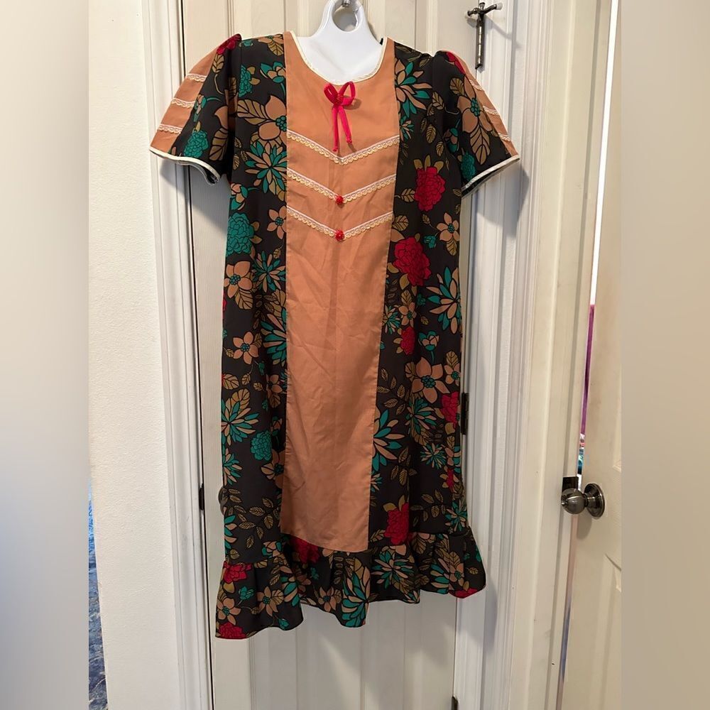 Homemade mumu / house dress with cute lace  & ribbon details - ruffled bottom-